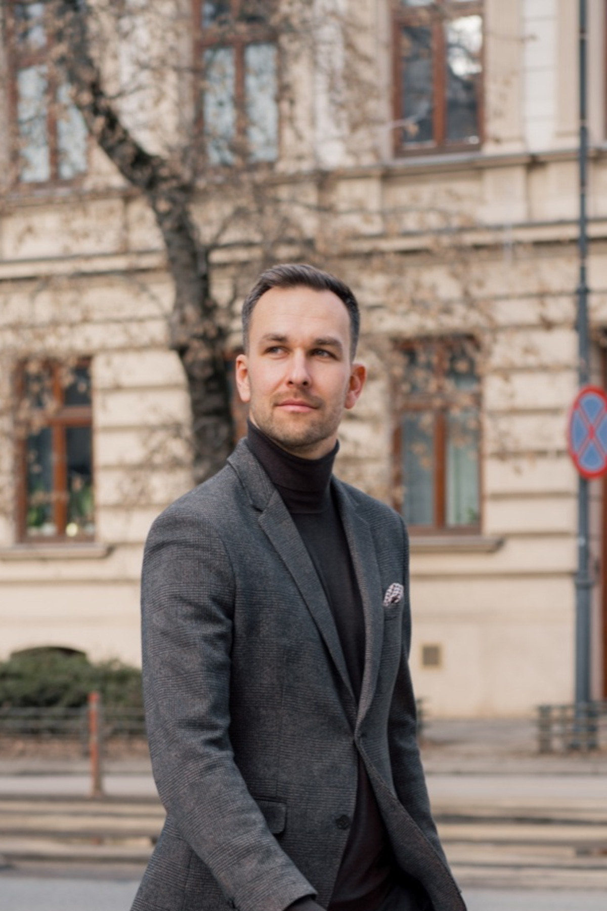 Hubert Strugała podczas rozmowy telefonicznej